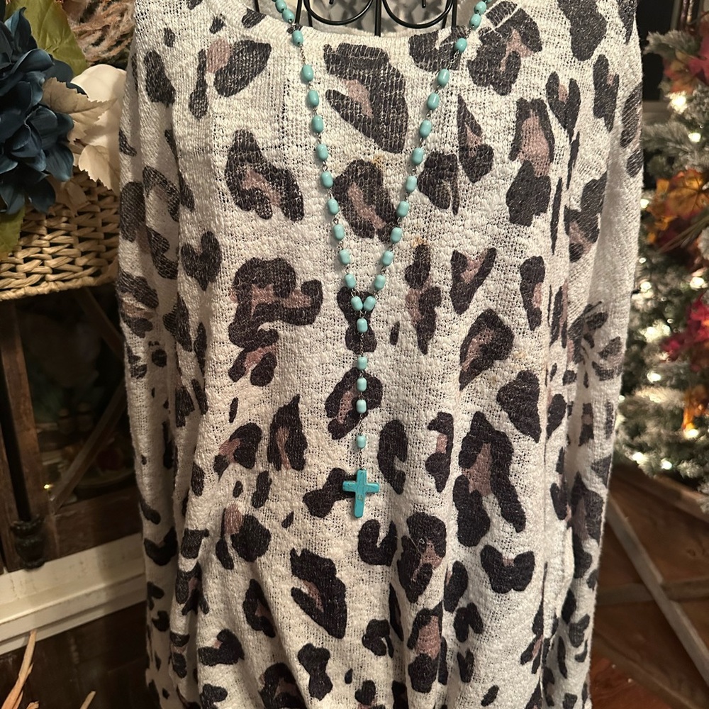 Luna Chic leopard boutique top size large